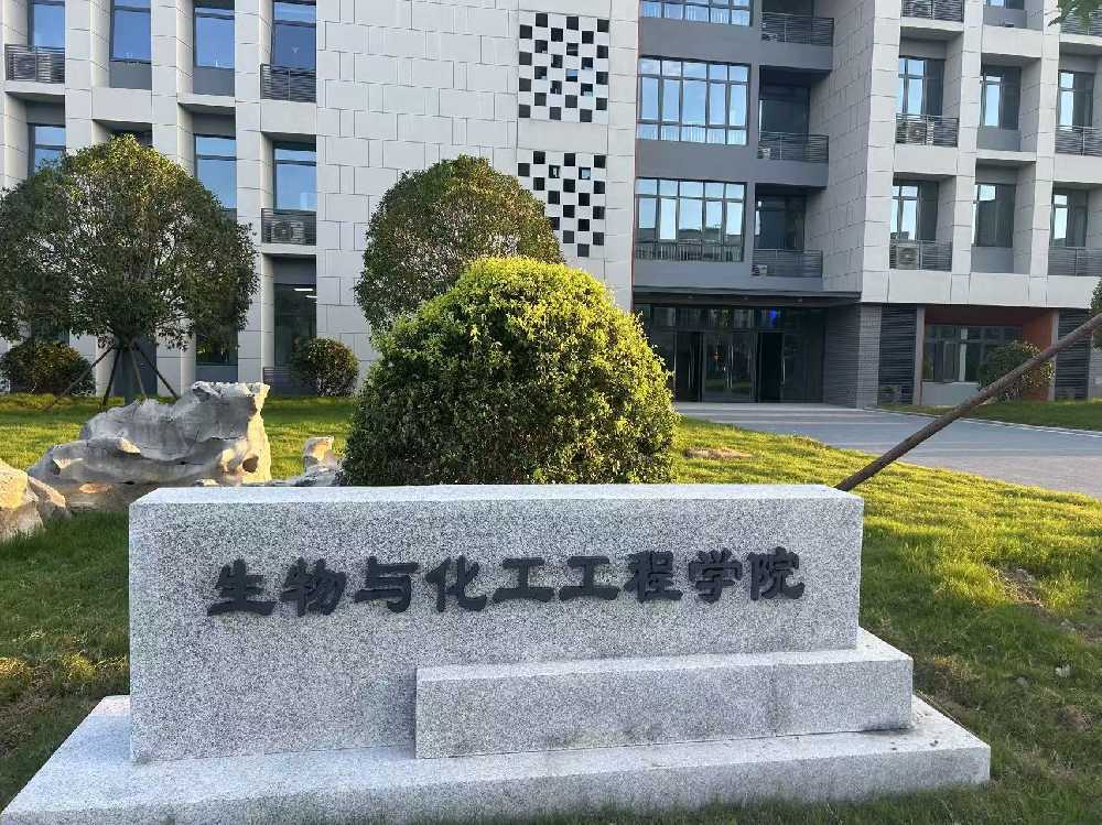 烟台市扬州职业大学体育场高杆灯项目